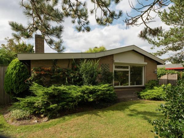 Holiday Home in Julianadorp near Beach, Rezervasyon Tatil Evi Rotterdam otoparklı oteller, Otopark