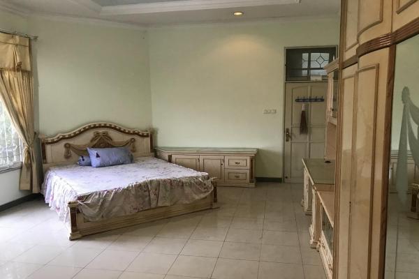 Oyo 2621 Darmo Palace Syariah