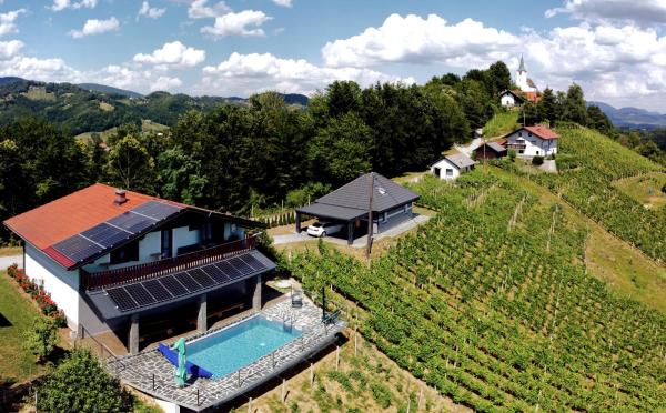 Vineyard Paradise Senica, Rezervasyon Kır Evi  