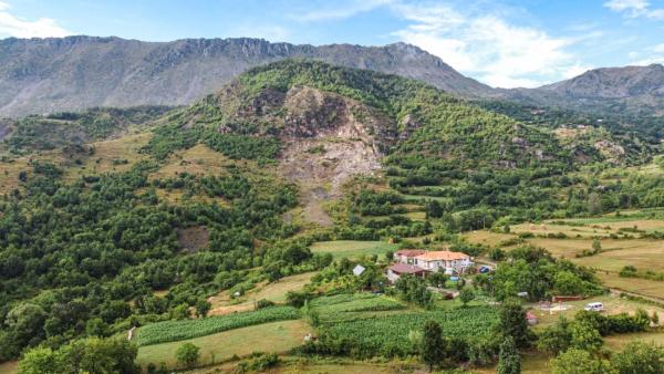 VILA DISHA, Rezervasyon Kulübe / Lodge Tirana County havuzlu oteller, Yüzme Havuzu