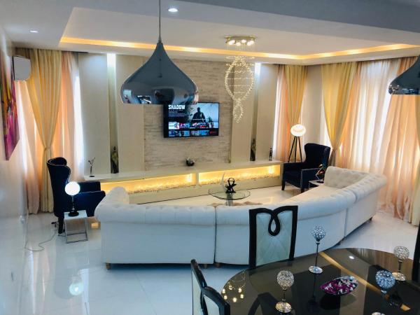Shortlethomes, Rezervasyon Daire Maiyegun 