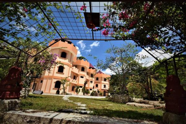 Lake Castle, Rezervasyon Aile Yanı Konaklama Sungai Lembing Pahang
