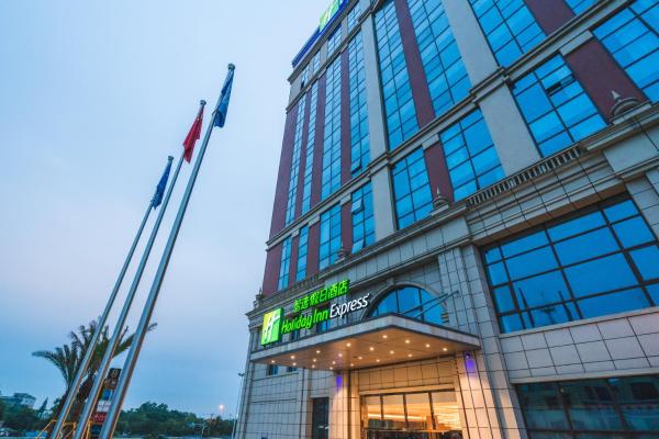Holiday Inn Express Pengzhou Downtown by IHG, Rezervasyon Otel Tianpeng Sichuan