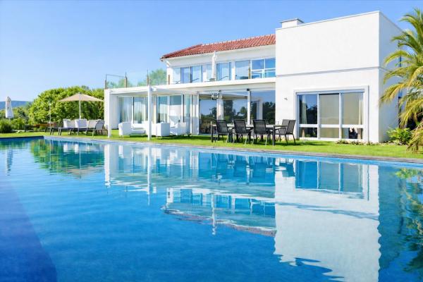 CASA DO LAGO, Infinity Pool, Mountains & Sea view, Rezervasyon Villa Estoi Sotavento