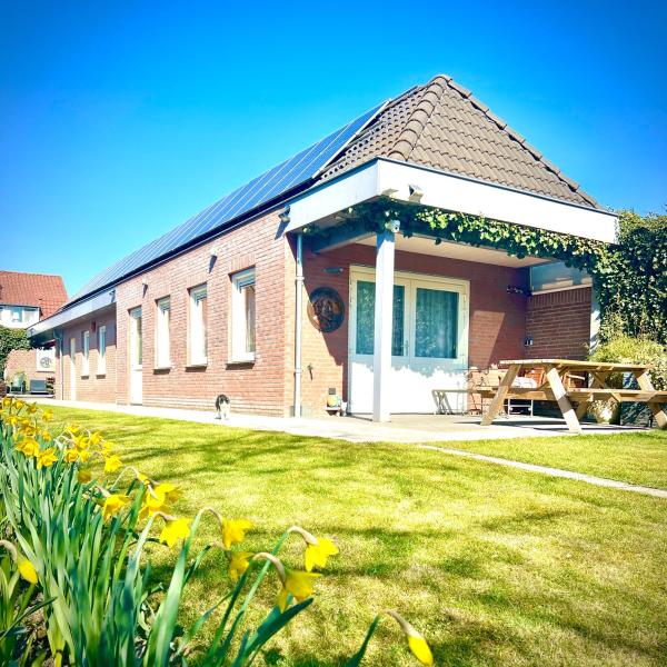 Rooi Bij de Knoptoren B&B, Rezervasyon Bed and Breakfast Sint-Oedenrode Noord-Brabant