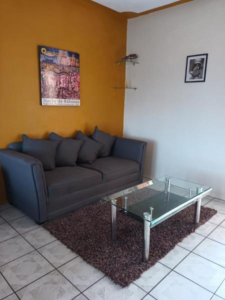 Hotel Casa Juanita, Rezervasyon Otel Puerto Escondido'teki Ucuz Oteller, Commercial Walkway yakınındaki