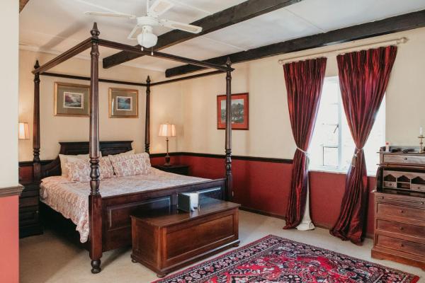 The Historic Pig and Whistle Inn, Rezervasyon Misafirhane Kenton on Sea Kariega Private Game Reserve