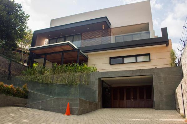 Villa Dago Pakar Bandung, Rezervasyon Villa Bandung Villalar, West Java Cultural Park yakınındaki, Villa