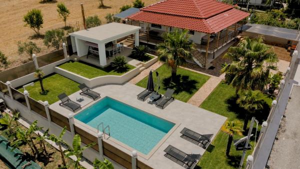 Villa Liana , private Villa with pool and garden, Rezervasyon Villa Vergia Makedonya