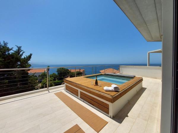 Luxury Seafront Villa with Rooftop Pool & Stunning Sea Views, Rezervasyon Villa Fertilia Sardinia North