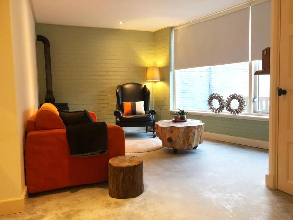 The Old Garage, Rezervasyon Bed and Breakfast  