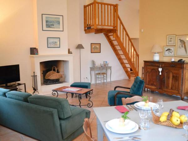 Gîte familial avec piscine chauffée, jardin clos, équipement bébé, au cœur d'une propriété viticole. - FR-1-653-70, Rezervasyon Tatil Evi Saint-Cybardeaux Havuzlu Oteller, Yüzme Havuzu