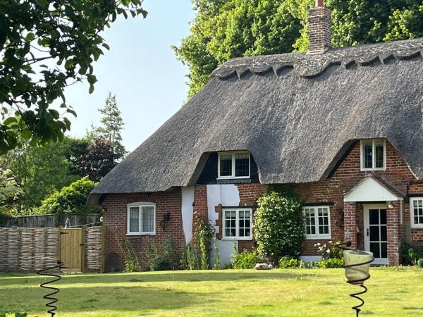 Jasmine Cottage, Rezervasyon Tatil Evi Iwerne Minster 