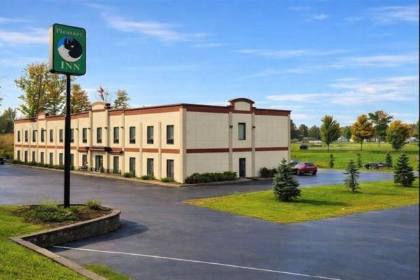 Pleasant Night Inn, Rezervasyon Otel West Carthage New York State
