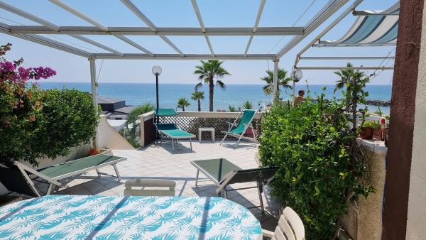 LA VILLA fronte SPIAGGIA BANDIERA BLU, Rezervasyon Villa Lazio otoparklı oteller, Otopark