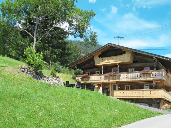 Chalet Alm Chalet by Interhome, Rezervasyon Şale Tirol otoparklı oteller, Otopark