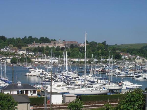 Shipwrights - Views across the Marina and River Dart, perfect bolthole, Rezervasyon Tatil Evi Kingswear Devon