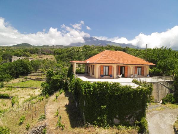 Le Vigne - Villa overlooking Etna, Rezervasyon Tatil Evi Adrano Etna