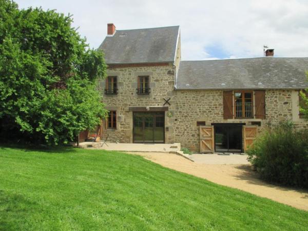 Grande maison en pierre avec jardin clôturé, animaux admis - FR-1-489-198, Rezervasyon Tatil Evi Rhône-Alps Otoparklı Oteller, Otopark
