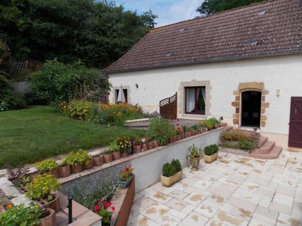 Gîte cosy à Neuvy avec jardin et animaux acceptés - FR-1-489-213, Rezervasyon Tatil Evi Neuvy Rhône-Alps