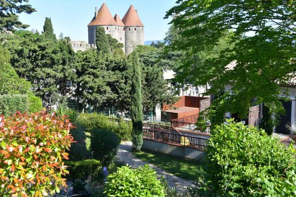 Pont Levis Hotel