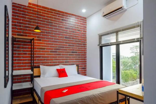 RedDoorz near Universitas Muhammadiyah Purwokerto 2, Rezervasyon Otel Kembaran Central Java
