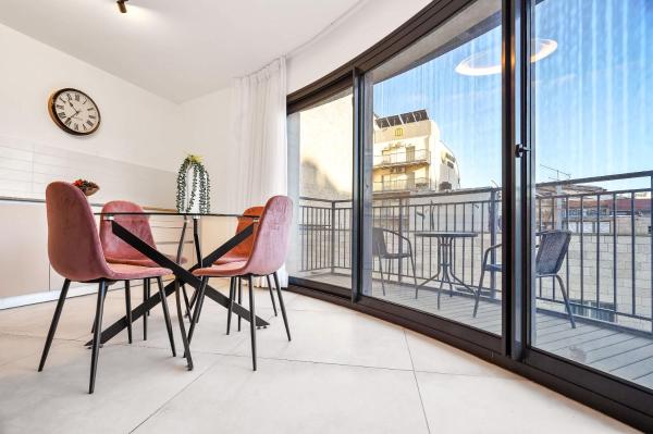Deluxe 1 Bedrooms Apartment Terrace in City Center, Rezervasyon Daire Kudüs Jerusalem District