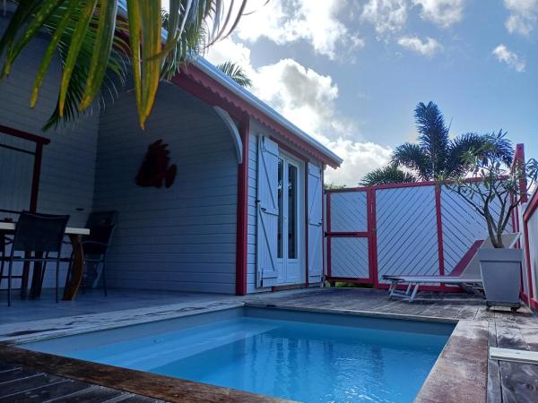 Caraïbes Cottage Grenat piscine privée 900m de Grande anse, Rezervasyon Tatil Evi Basse-Terre Havuzlu Oteller, Yüzme Havuzu