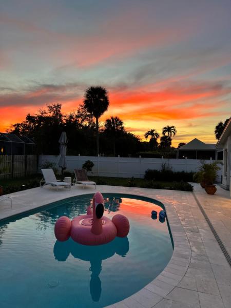 HIDDEN GEM - Family Friendly Pool Home -Welcome, Rezervasyon Tatil Evi Naples Southwest Florida