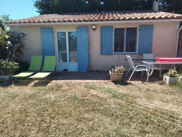 tiny house indépendante climatisée, Rezervasyon Tatil Evi Moulès Carros