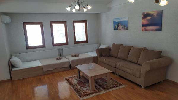 Villa Koteski - Spacious Apt, Near Lake & Parking, Rezervasyon  Lake Ohrid otoparklı oteller, Otopark