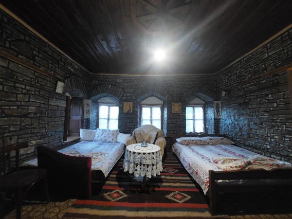 guest house in buhal, Rezervasyon  Gjirokastër County havuzlu oteller, Yüzme Havuzu
