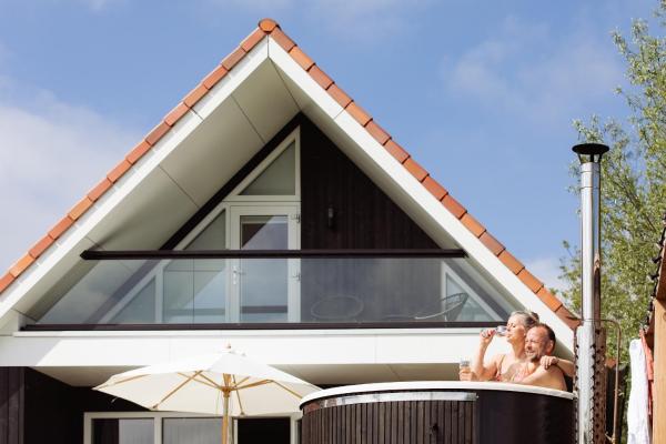 Vakantiehuis aan het water met hottub, Rezervasyon  Dokkum Friesland
