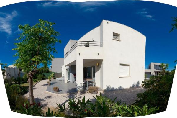 Villa St louis à 50m de la mer+6 velos +Piscine+climatisation, Rezervasyon  Sète Étang de Thau
