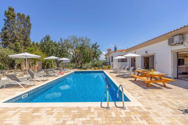 Villa Meadowlands, Rezervasyon  Latchi Havuzlu Oteller, Yüzme Havuzu