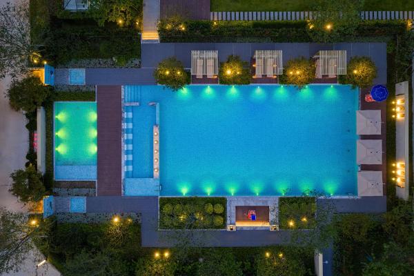 Zhangjiajie SANHE Hotel-Tea Culture Experience, Tea Tour, Free pick up service more than 2 nights,Free Shuttle Service to East Gate of Forest Park, Free Welcome Tea, Free folk costume experience,English Customer Service, Rezervasyon  Wulingyuan 