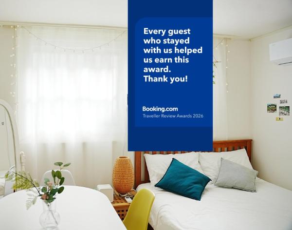 Near Lotte World, KSPO DOME, COEX, Olympic Park, 2 Rooms, 2 Queen beds, 1 super single bed, 5 people, Rezervasyon Otel Songpa-Gu Seul
