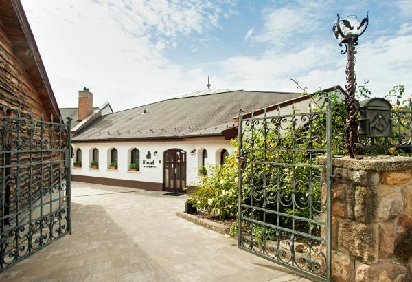 Pilisi Borház-Étterem & Panzió, Rezervasyon Misafirhane  