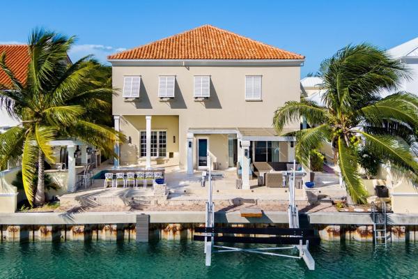 Abundance and Prosperity Villa, Rezervasyon  Long Bay Hills Providenciales