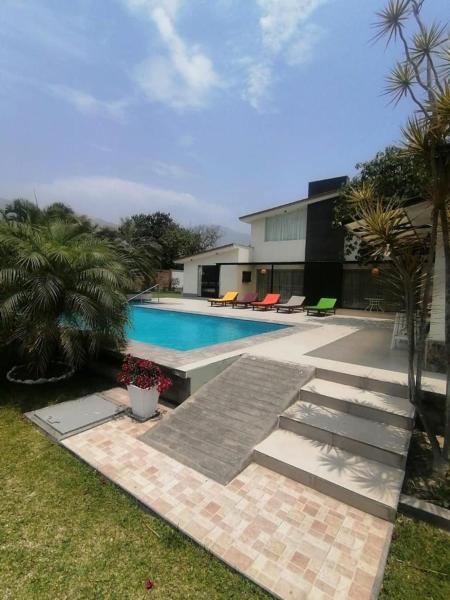 Villa La Chiquita - Privacidad para tu Grupo en Tres Encantadores Departamentos, Rezervasyon  Provincia de Lima Havuzlu Oteller, Yüzme Havuzu
