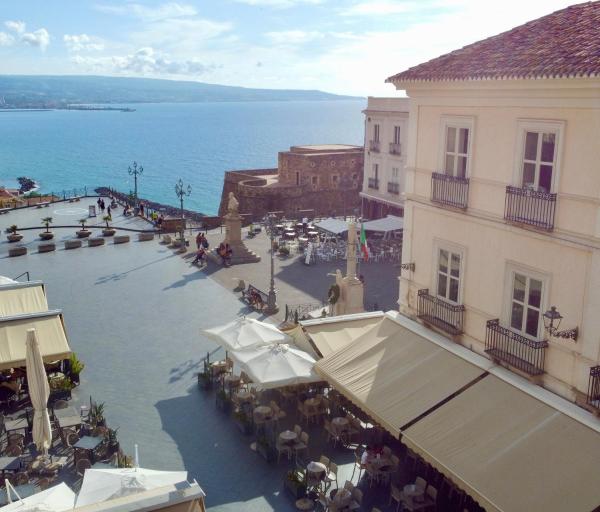 Hotel della Piazza, Rezervasyon  Pizzo Kalabriya
