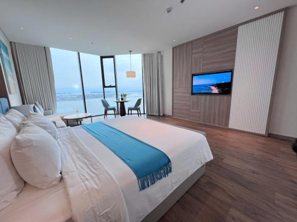 A La Carte Hạ Long Bay - Tầng cao, view biển, Rezervasyon  Quang Ninh havuzlu oteller, Yüzme Havuzu
