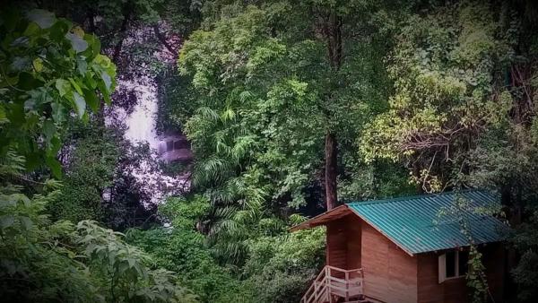 Knuckles Backpackers Hut with waterfall view, Rezervasyon  Kaduwela Matale District