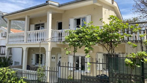 Stan-apartman, Apartment, дом, Rezervasyon Daire Bar County Otoparklı Oteller, Otopark