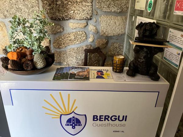 Bergui Guesthouse - Em Guimarães desde 2017, Rezervasyon  Norte Region Havuzlu Oteller, Yüzme Havuzu