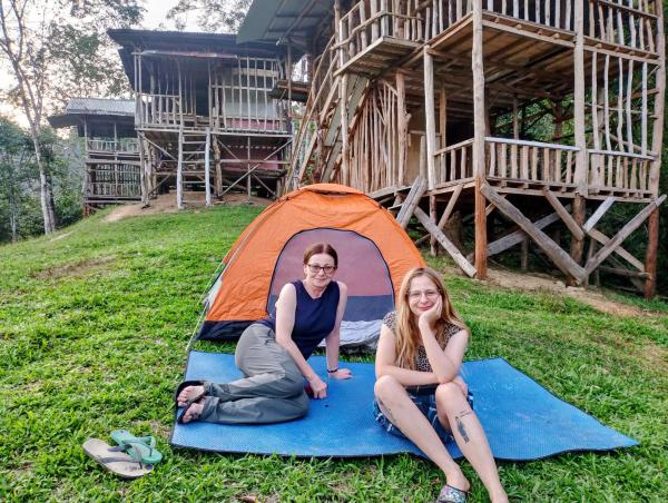 WOOD CABIN LODGE IN THE FOREST book here treking with us, Rezervasyon  Bukit Lawang 