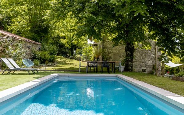 Le Domaine Sainte Raffine, piscine, charme et insolite, Rezervasyon  Belveze Languedoc-Roussillon