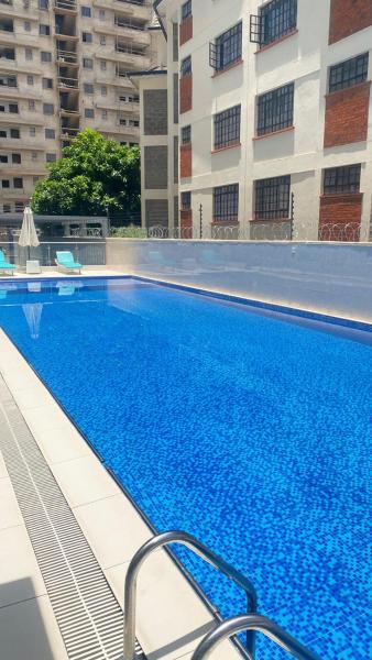 The executive cozy corner apartments with breathtaking city views ,rooftop chill spot area,heated swimming pool ,gym and modern lifestyle amenities, Rezervasyon  Nairobi Oteller..., iHub yakınındaki