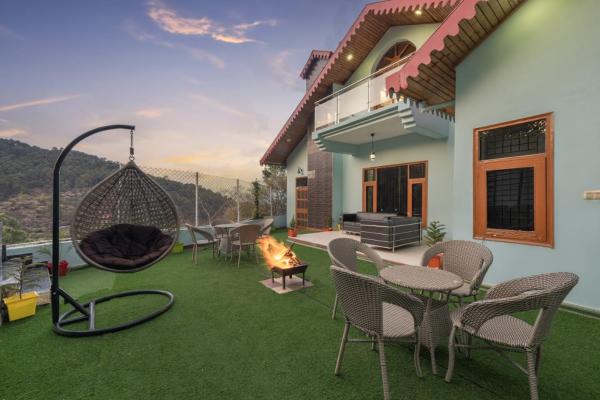 The Corner House I Pet friendly & Serviced Villa I Open Air Lawn & Plunge Pool I Bonfire I Dance I Music I Full Party I Kasauli By Exotic Stays, Rezervasyon  Kasauli 