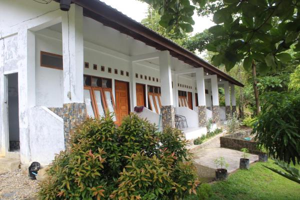 Green View Guest House only treking with US, Rezervasyon  Bukit Lawang 